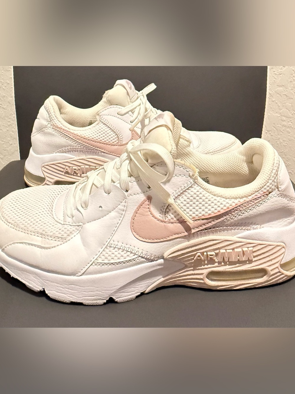 Nike Women's Air Max Excee Size 8.5